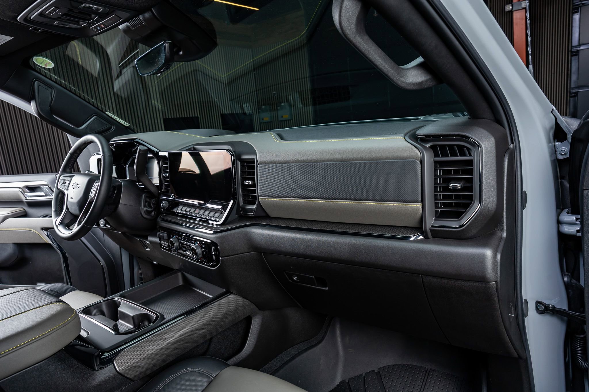 Used 2025 Chevrolet Silverado 2500 ZR2 w/ Technology Package image 18