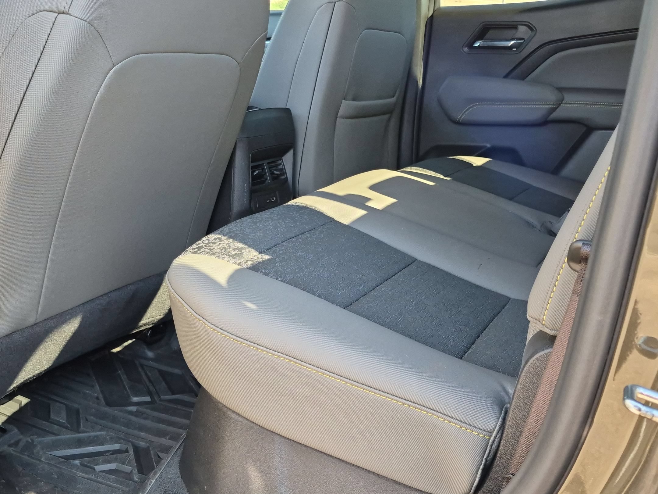 Used 2024 Chevrolet Colorado ZR2 w/ Technology Package AWD/4WD image 23
