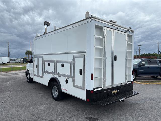 New 2026 Chevrolet Express 4500 w/ Power Convenience Package RWD image 17