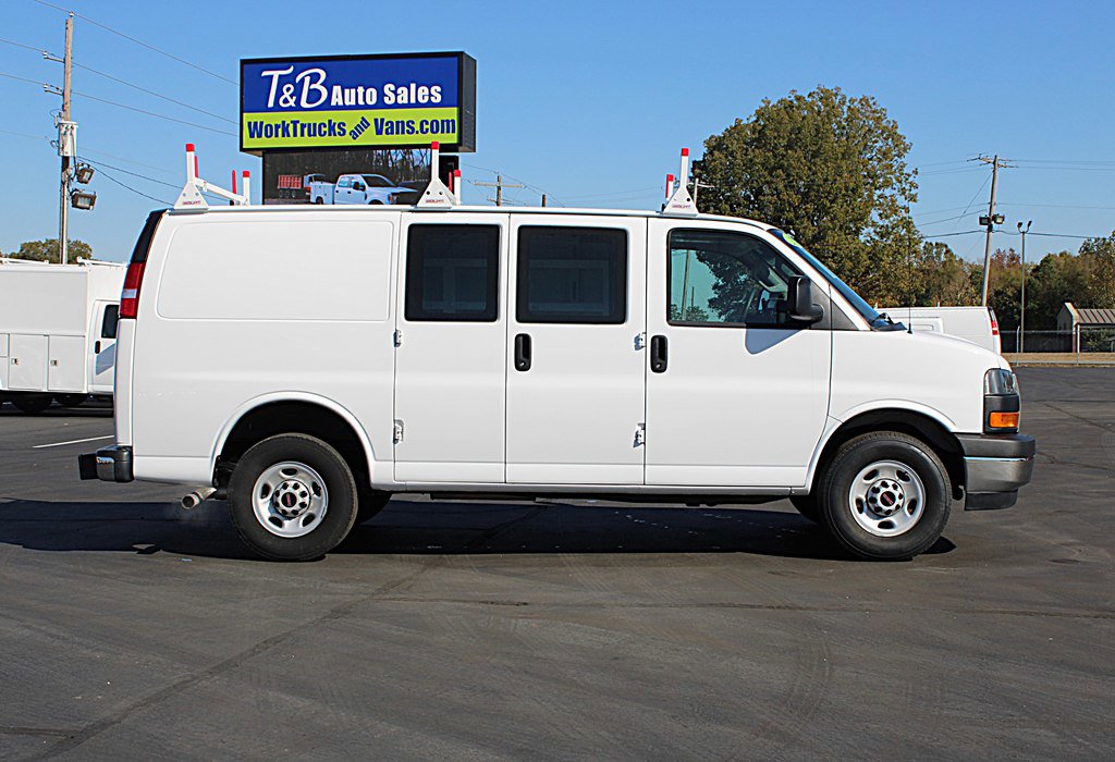 Used 2024 GMC Savana 2500 w/ Driver Convenience Package image 8