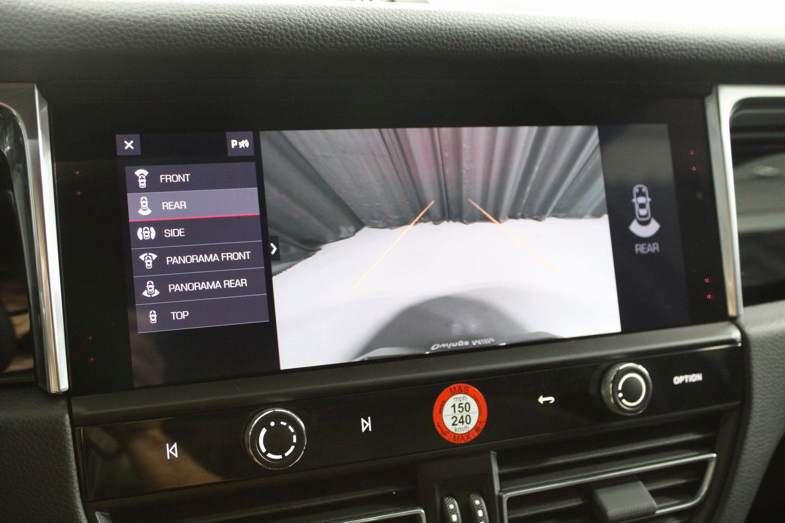 Certified 2025 Porsche Macan image 33