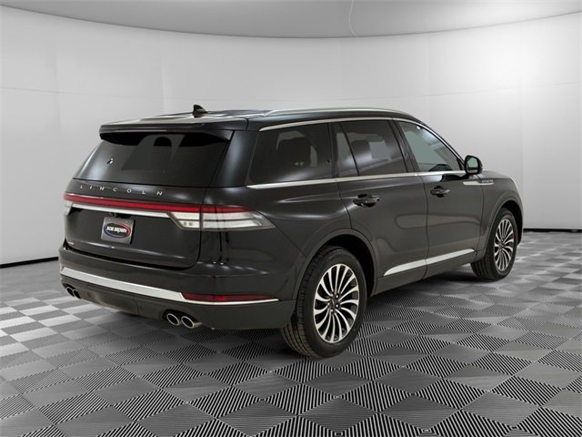 Used 2023 Lincoln Aviator AWD w/ Premium Package image 3