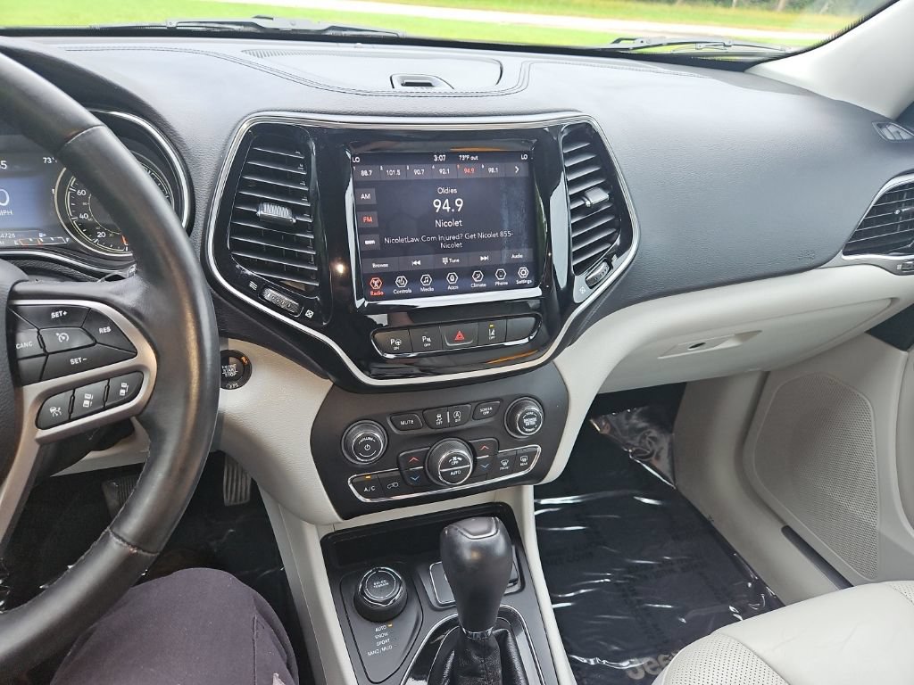 Used 2019 Jeep Cherokee Limited w/ Technology Group AWD/4WD image 17