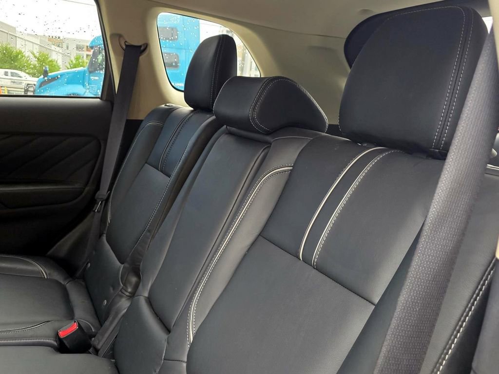 Used 2018 Mitsubishi Outlander SEL image 28