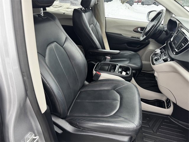 Certified 2019 Chrysler Pacifica Touring-L image 14
