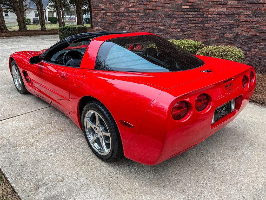 Used 2004 Chevrolet Corvette Coupe w/ Roof Package image 25