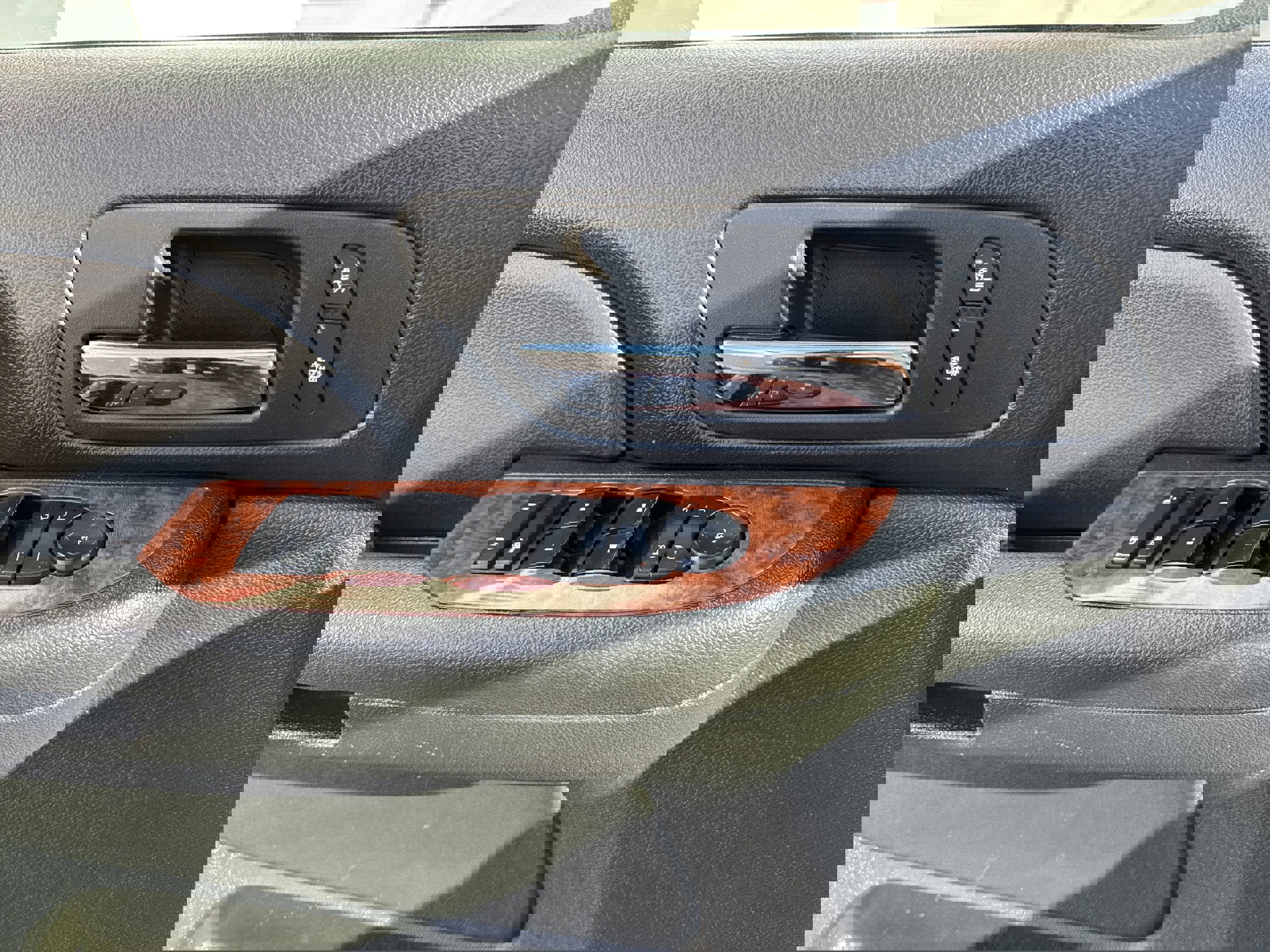 Used 2008 Chevrolet Tahoe 4WD Hybrid image 24