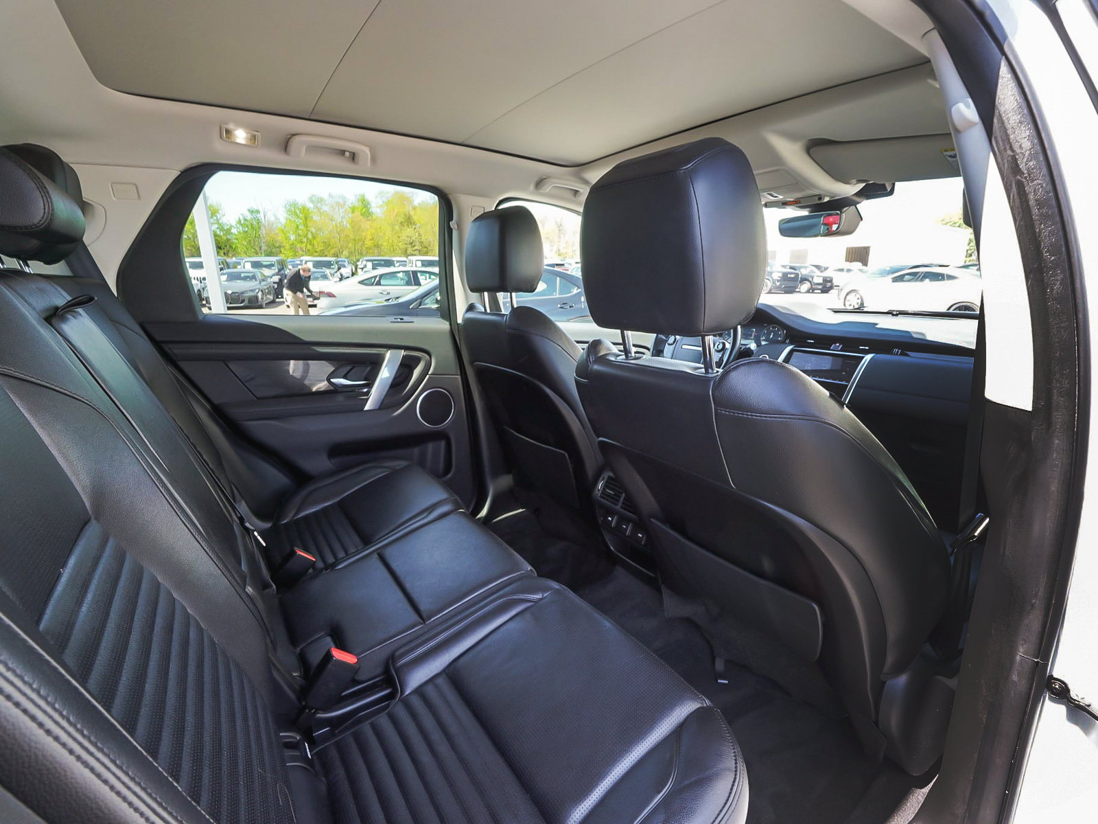 Used 2020 Land Rover Discovery Sport SE AWD/4WD image 36