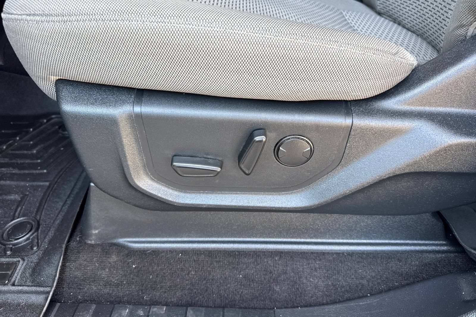 Used 2019 Ford F150 XLT w/ Equipment Group 302A Luxury AWD/4WD image 12