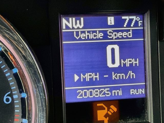 Used 2013 Chrysler Town & Country Touring FWD image 13