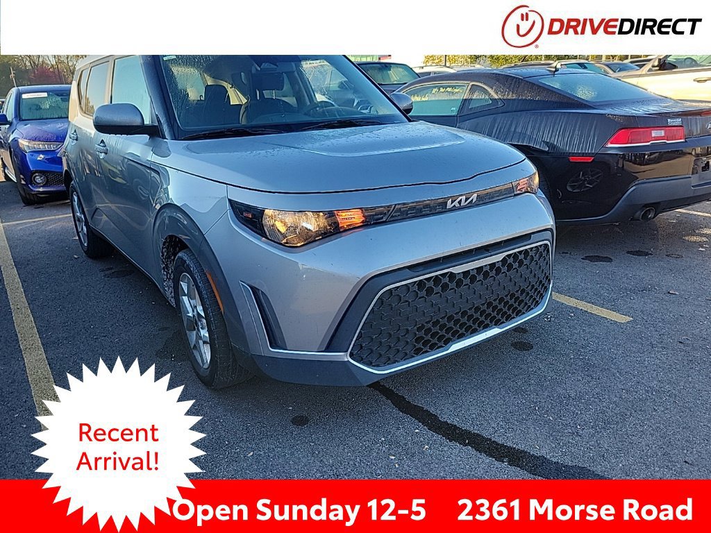 Used 2023 Kia Soul LX w/ LX Technology Package FWD image 1