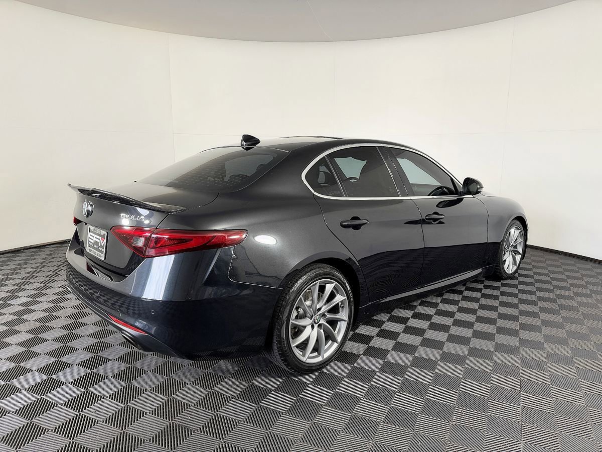 Used 2017 Alfa Romeo Giulia image 8