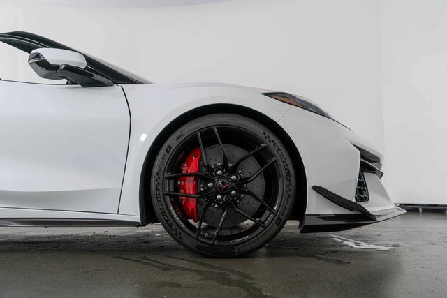Used 2025 Chevrolet Corvette Z06 w/ Z07 Performance Package image 11