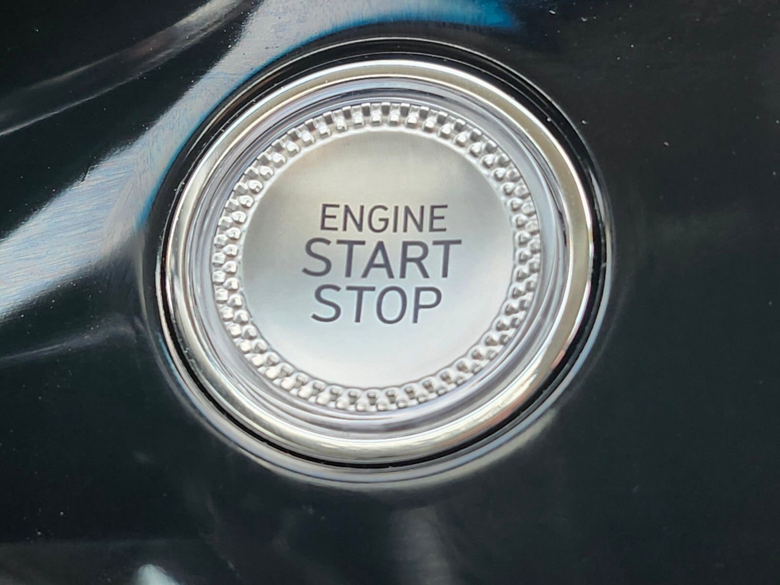 Used 2025 Genesis G70 2.5T image 25