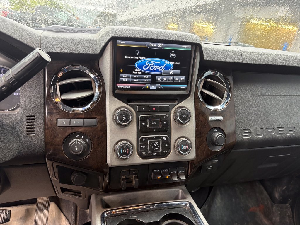 Used 2014 Ford F350 Platinum w/ Platinum Package AWD/4WD image 22