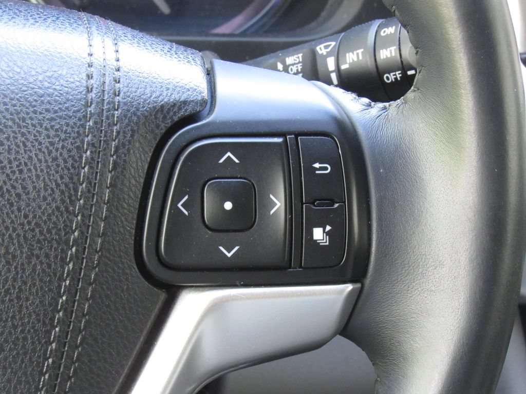 Certified 2016 Toyota Highlander XLE AWD/4WD image 27