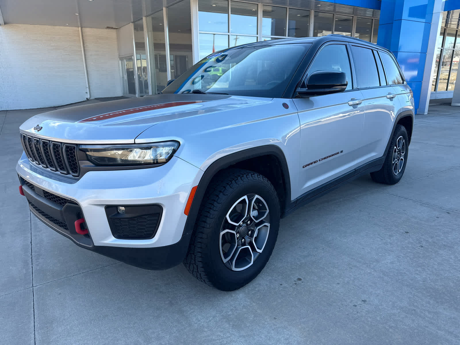 Used 2022 Jeep Grand Cherokee Trailhawk image 2