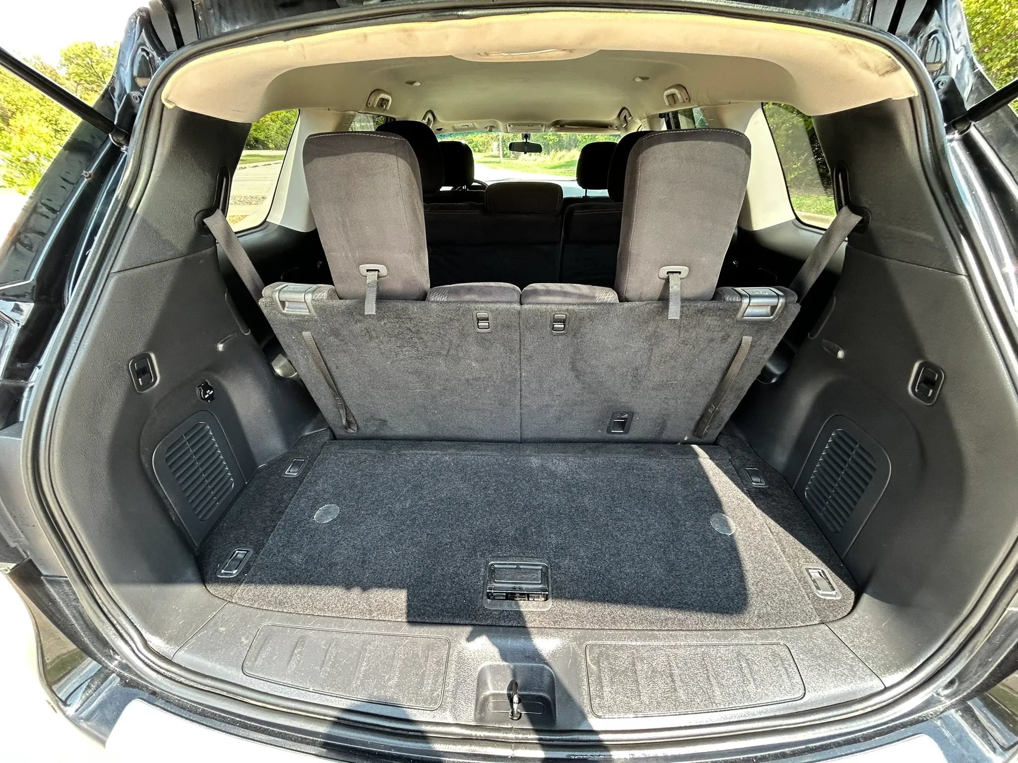 Used 2014 Nissan Pathfinder SV w/ Trailer Tow Package FWD image 11