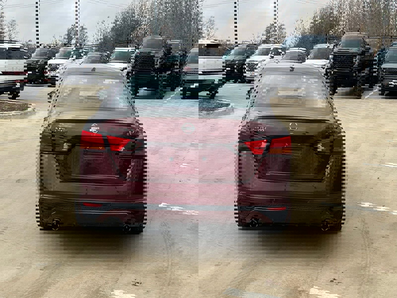 Used 2024 Nissan Altima 2.5 SV w/ SV Premium Package image 11