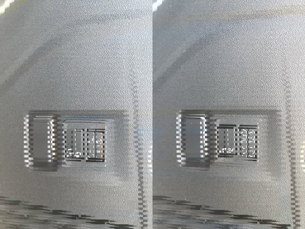 New 2025 Chevrolet Suburban Premier image 27