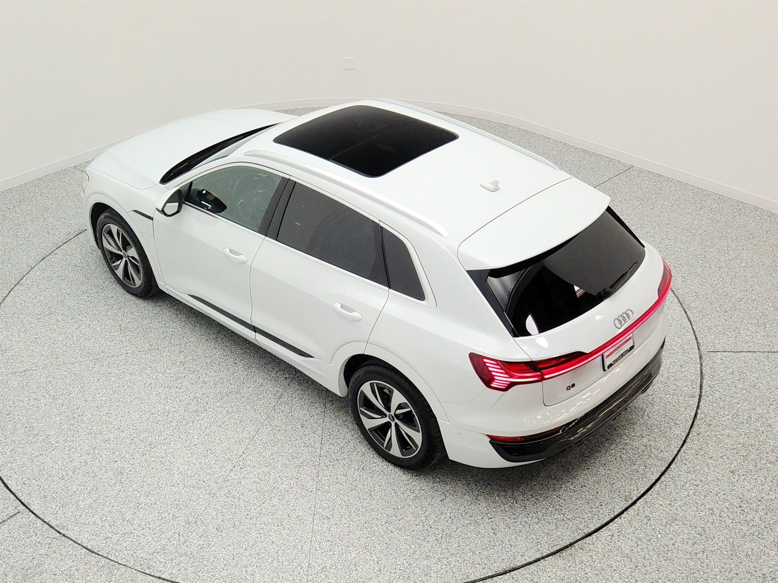 Used 2024 Audi Q8 e-tron Premium Plus w/ Premium Plus Package AWD/4WD image 28