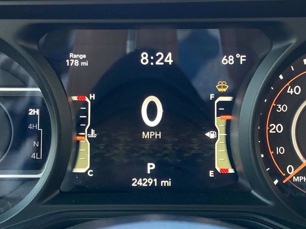 Used 2025 Jeep Wrangler Unlimited Rubicon w/ Convenience Group image 13