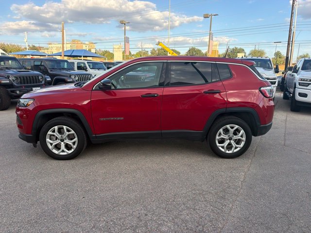 Used 2025 Jeep Compass Sport AWD/4WD image 3