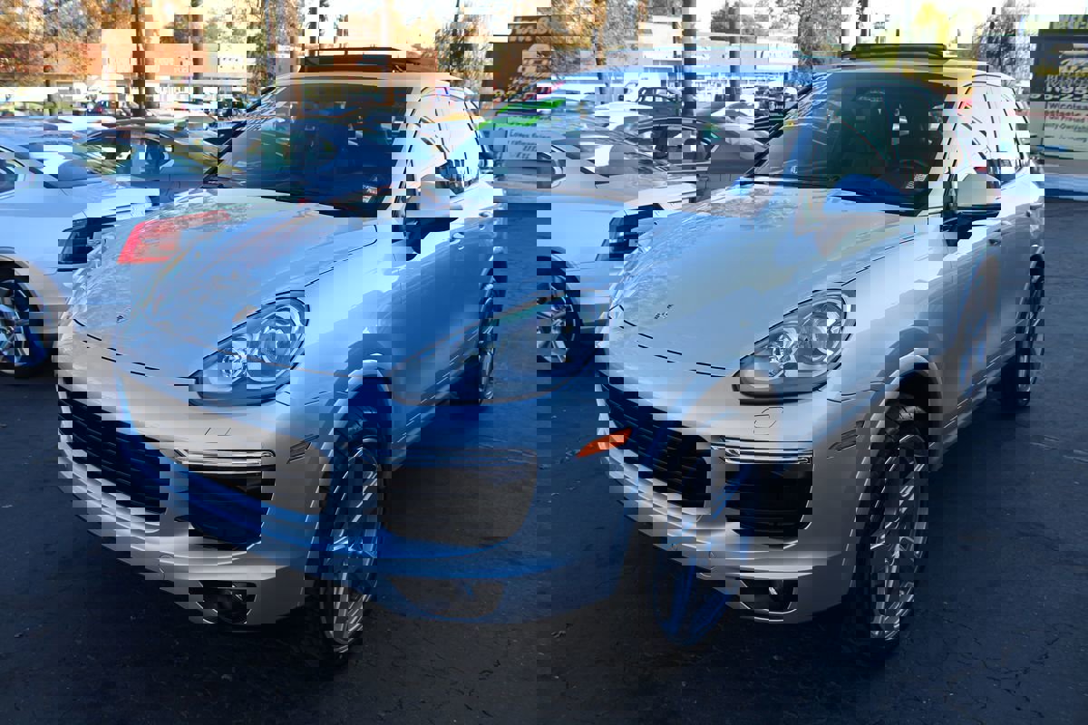 Used 2018 Porsche Cayenne Platinum Edition image 4