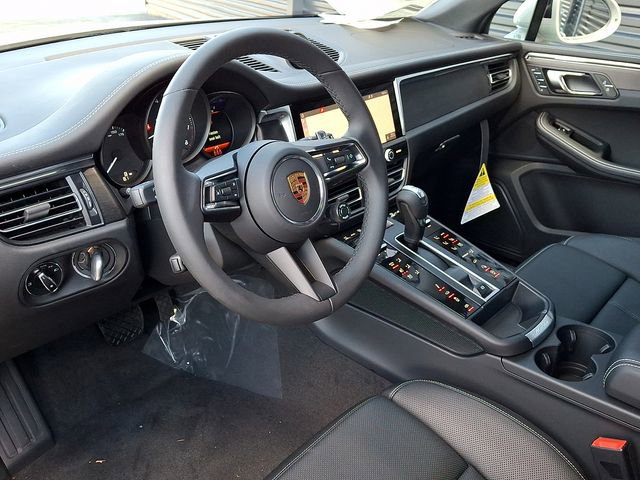 New 2026 Porsche Macan GTS image 4