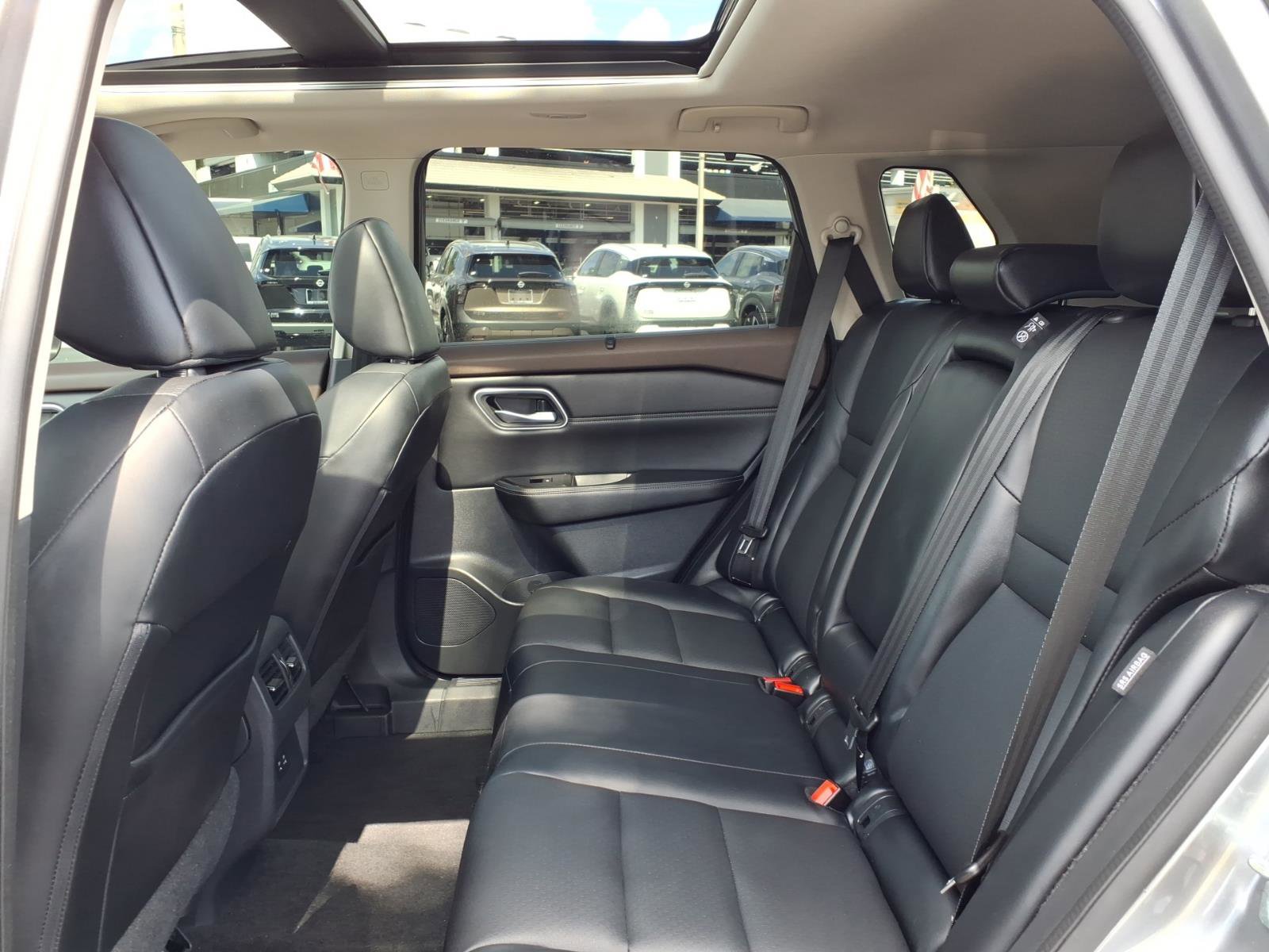 Certified 2021 Nissan Rogue SV w/ Premium Package image 10