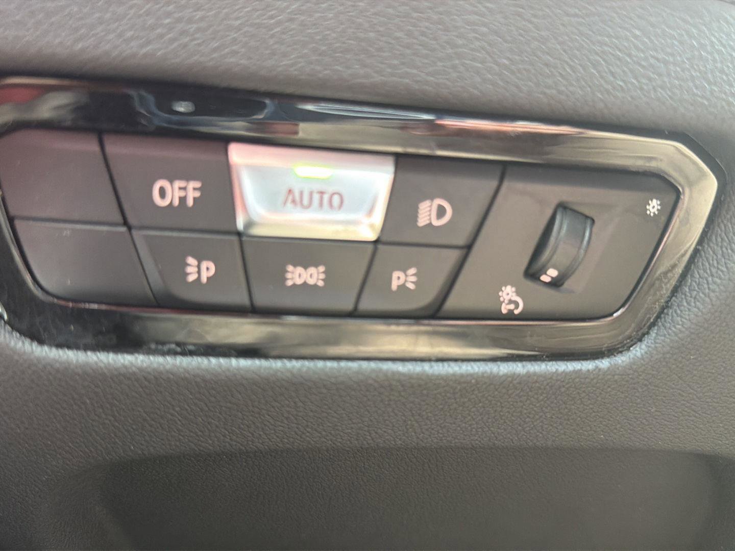 Used 2024 BMW 330i Sedan w/ Convenience Package image 24