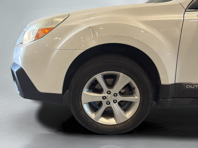 Used 2013 Subaru Outback 2.5i Limited w/ Moonroof Pkg AWD/4WD image 32