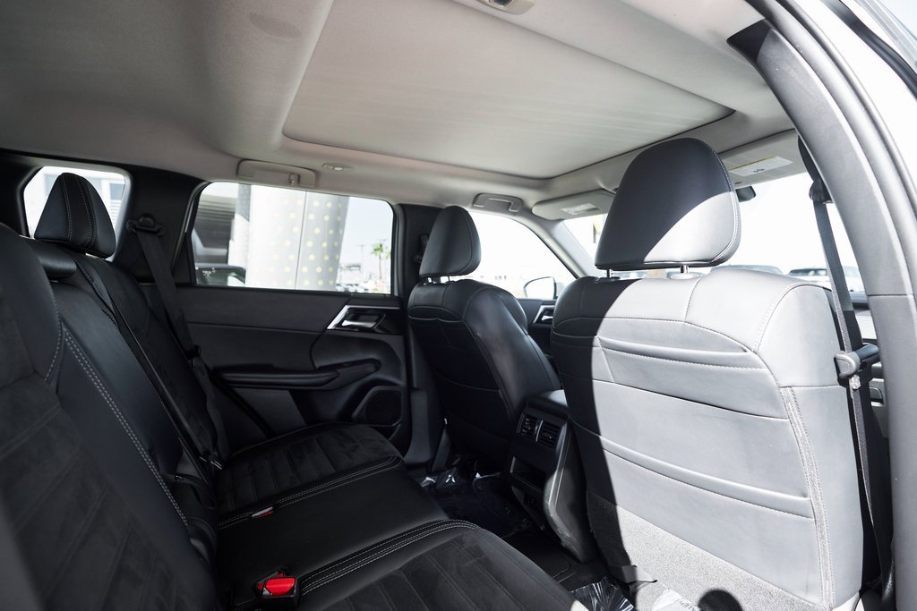 Used 2024 Mitsubishi Outlander Ralliart image 23