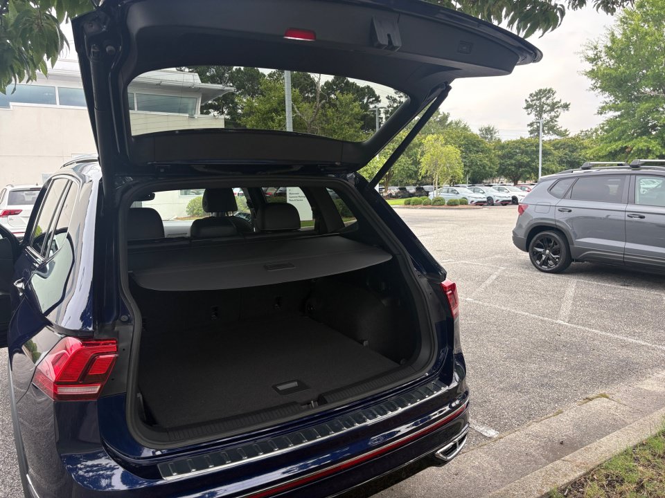 Certified 2022 Volkswagen Tiguan SEL R-Line AWD/4WD image 14