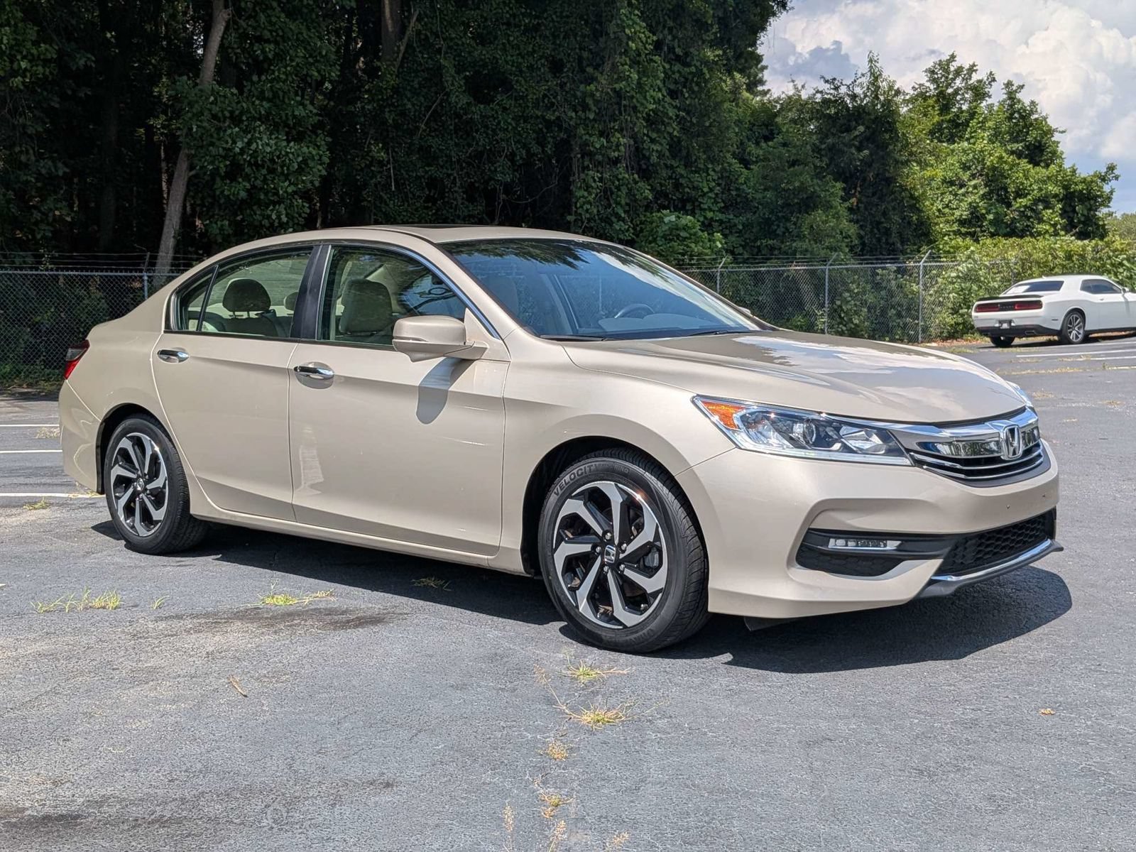 Used 2017 Honda Accord EX-L image 2