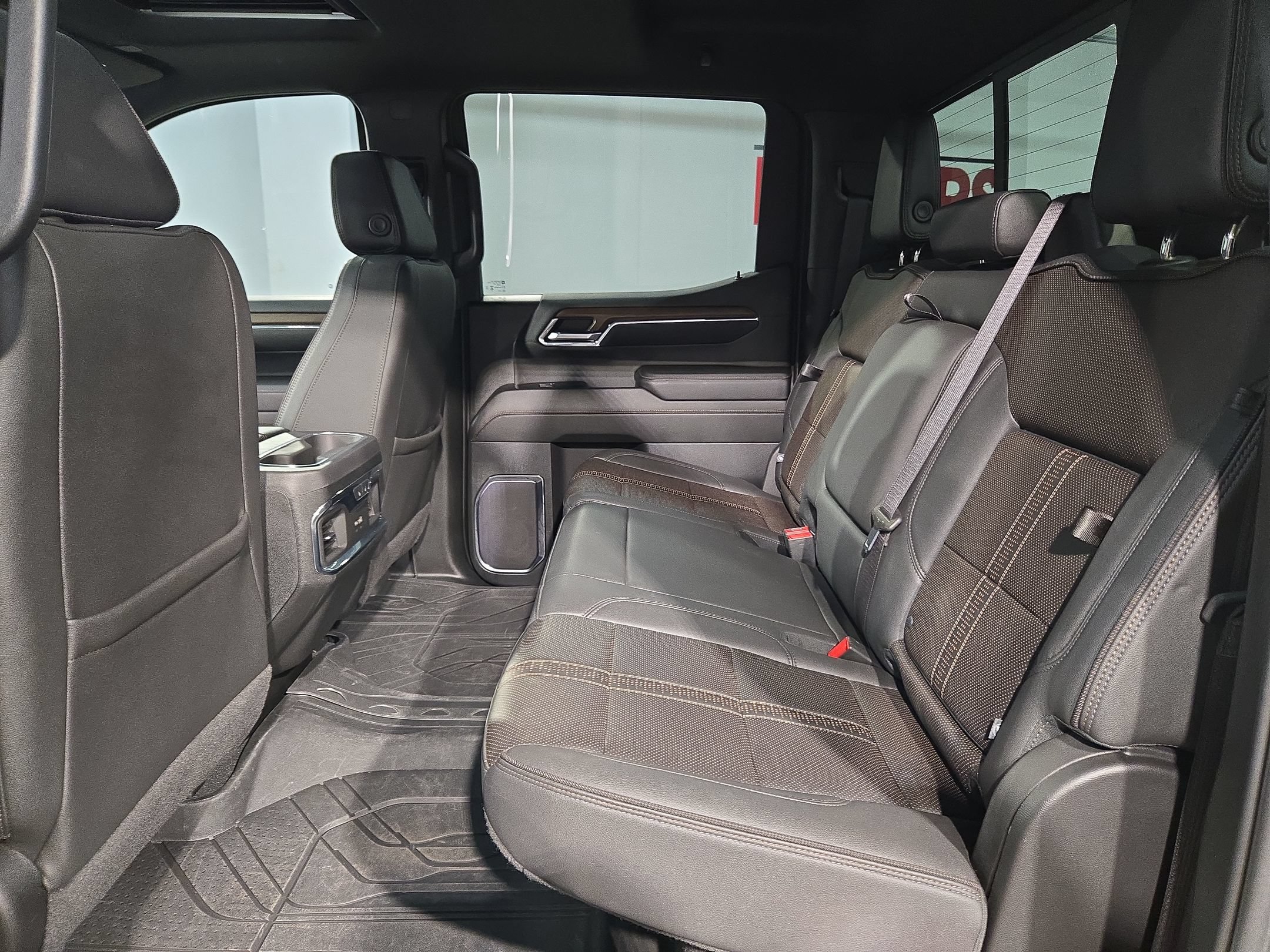 Used 2024 Chevrolet Silverado 1500 High Country w/ High Country Premium Package AWD/4WD image 36