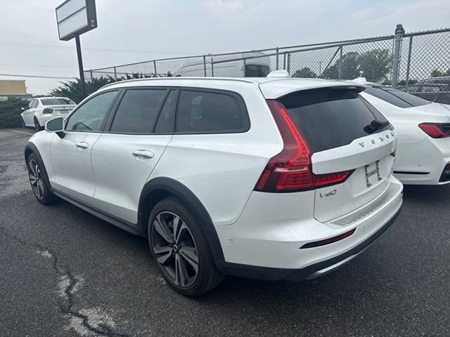 Used 2024 Volvo V60 B5 Cross Country Plus AWD/4WD image 10
