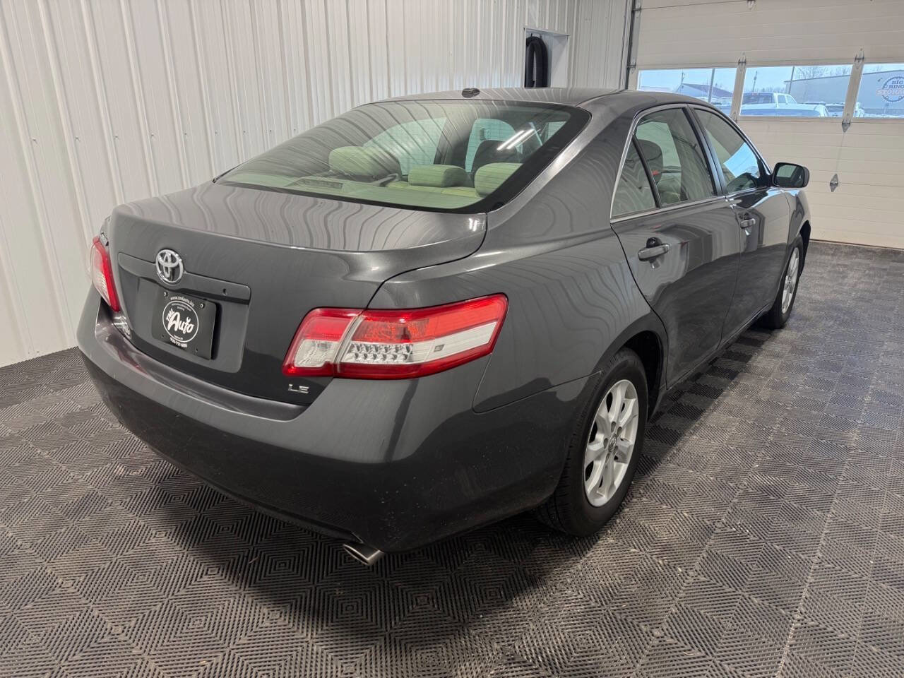 Used 2011 Toyota Camry LE w/ LE Extra-Value Pkg image 3