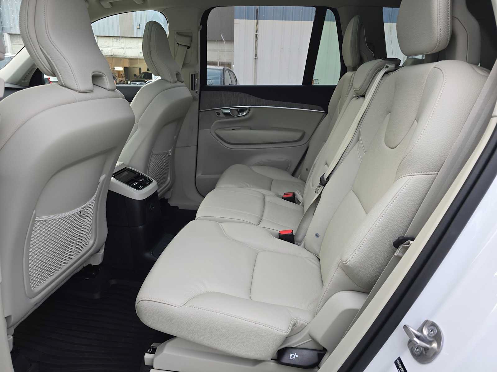 Certified 2025 Volvo XC90 T8 Plus w/ Protection Package Premier AWD/4WD image 16