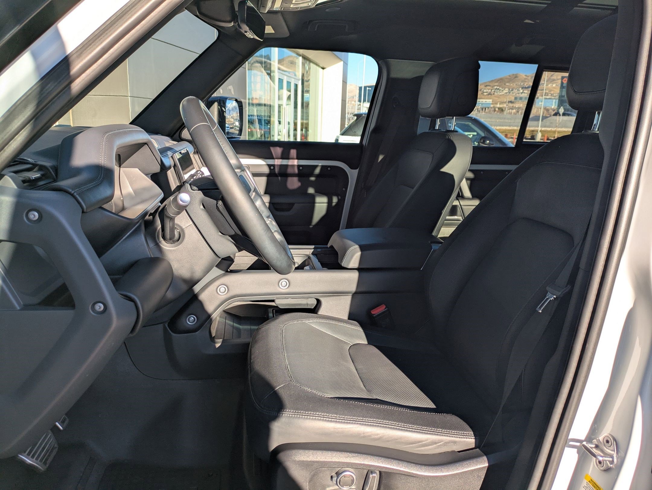 Used 2023 Land Rover Defender 130 X-Dynamic SE image 24