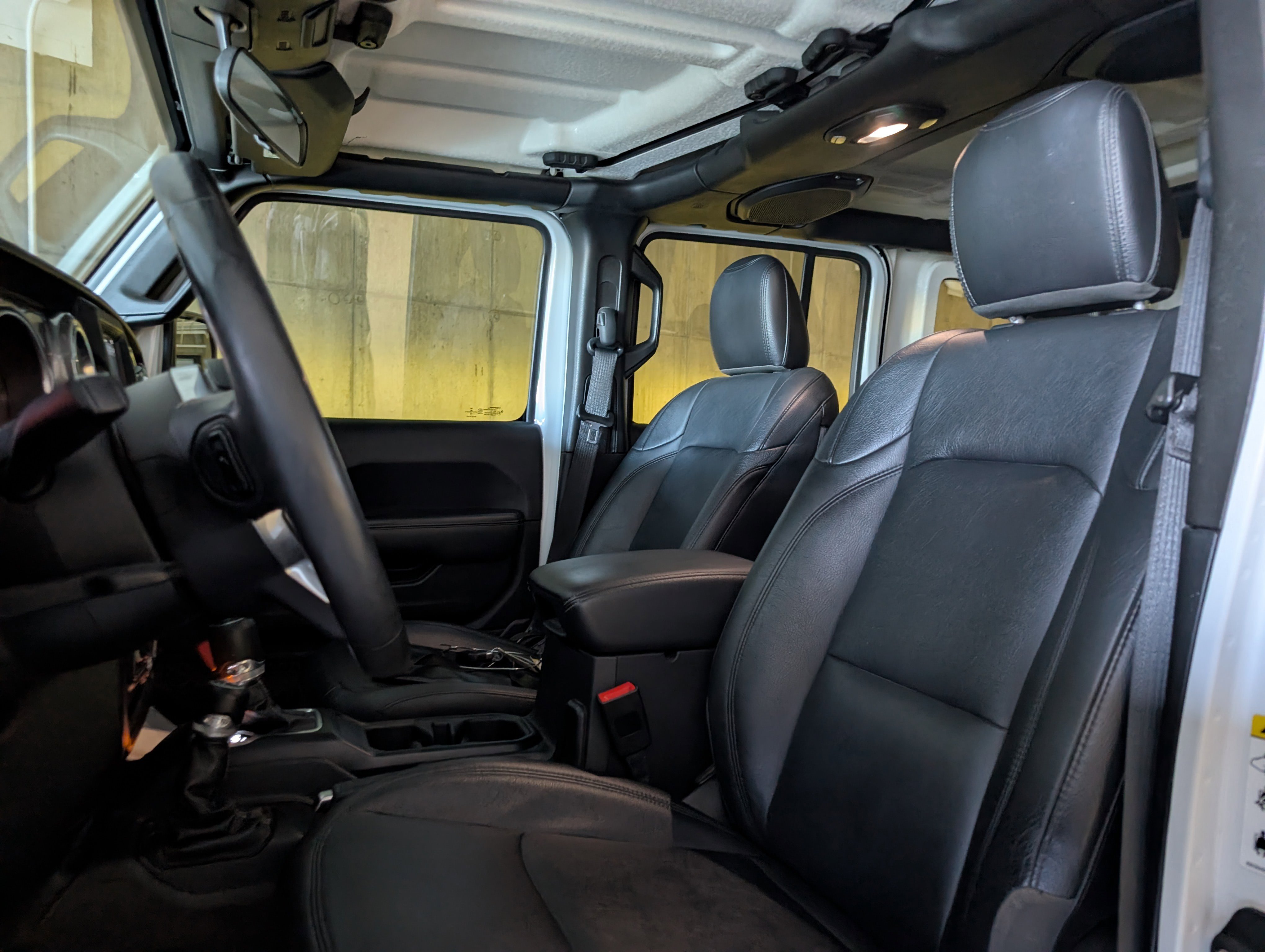 Used 2018 Jeep Wrangler Unlimited Sahara image 5