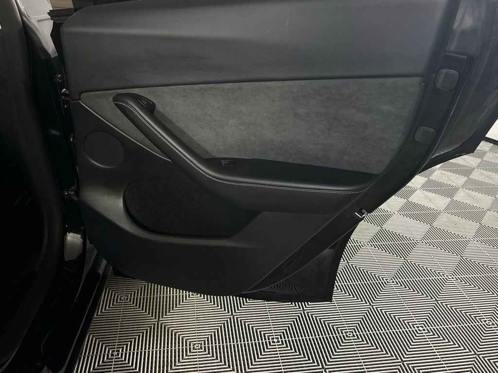 Used 2025 Tesla Model Y Long Range image 29