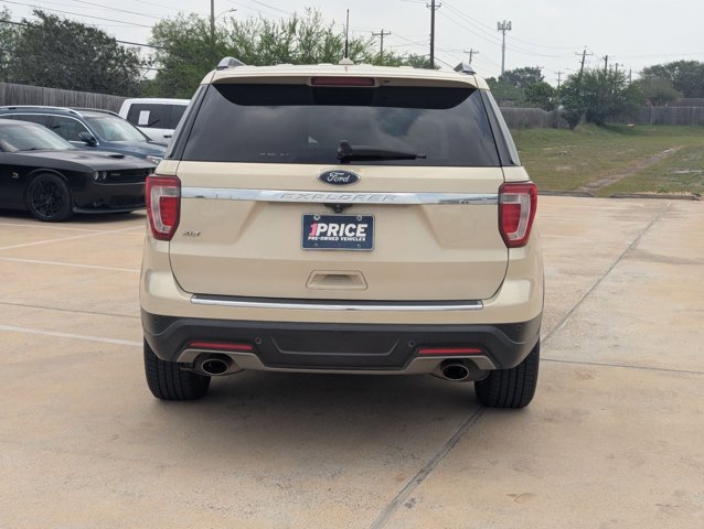 Used 2018 Ford Explorer XLT w/ Equipment Group 202A FWD image 6