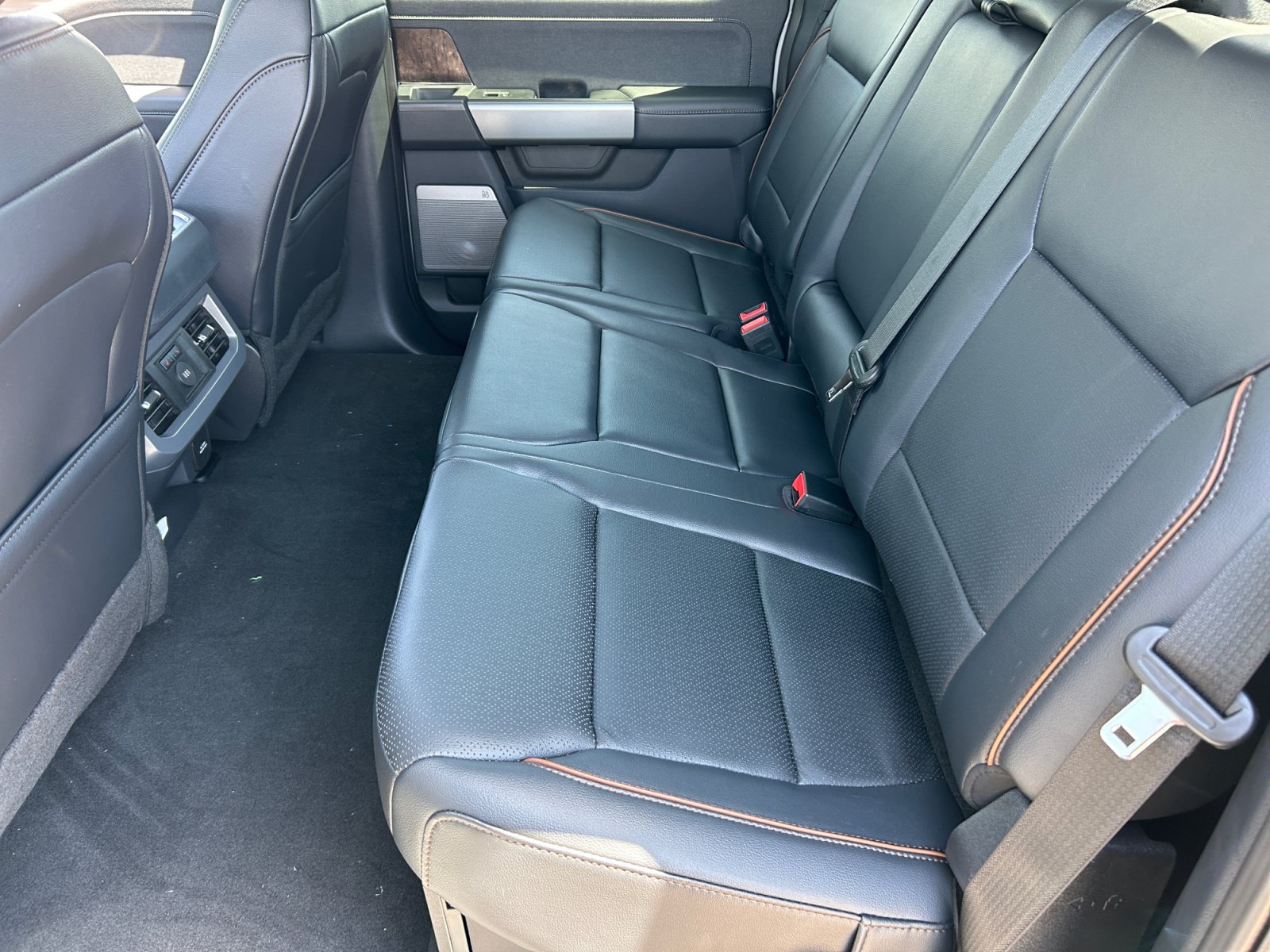 New 2026 Ford F250 Lariat w/ Black Appearance Package AWD/4WD image 17