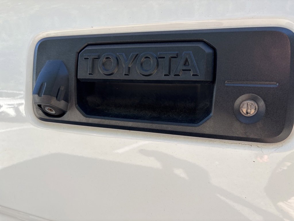 Used 2017 Toyota Tacoma SR image 22