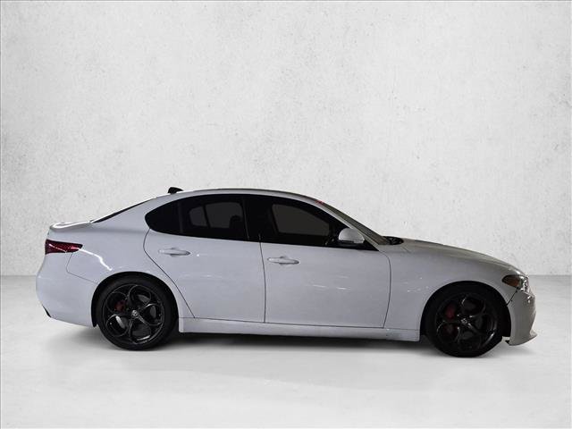 Used 2017 Alfa Romeo Giulia Ti w/ TI 19" Sport Package RWD image 4