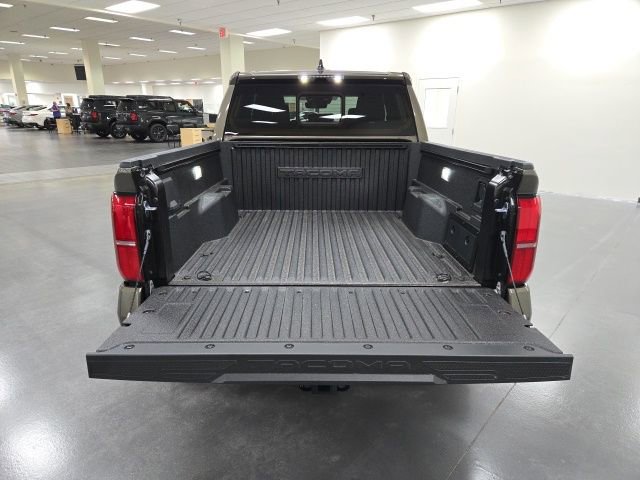 Used 2026 Toyota Tacoma TRD Sport w/ TRD Sport Upgrade Package AWD/4WD image 13