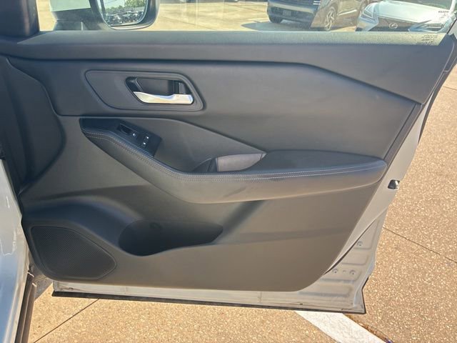 Used 2025 Nissan Rogue SV image 13