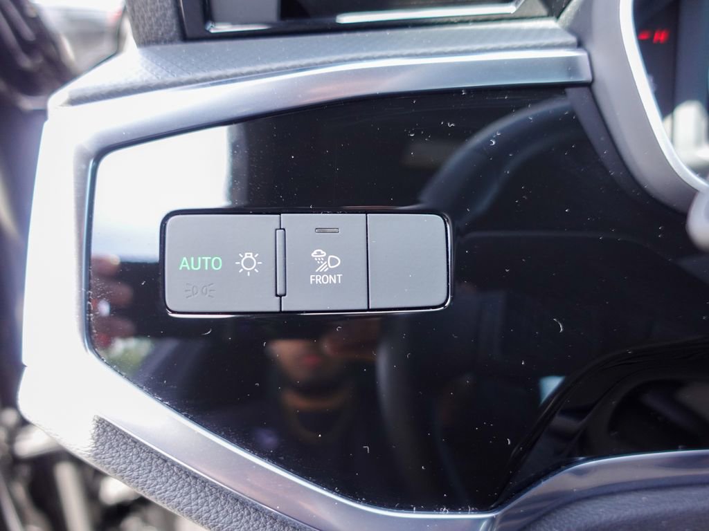 Used 2025 Audi Q3 2.0T Premium w/ Convenience Plus Package image 16