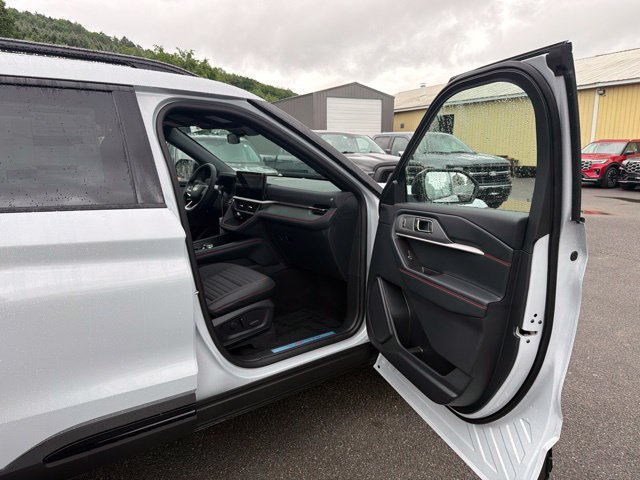 Used 2026 Ford Explorer ST-Line w/ ST-Line Street Pack AWD/4WD image 40